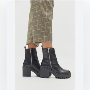 Urban Outfitters UO Zip Up Boots Size 9 Black Vegan Leather Platform New Chunky.